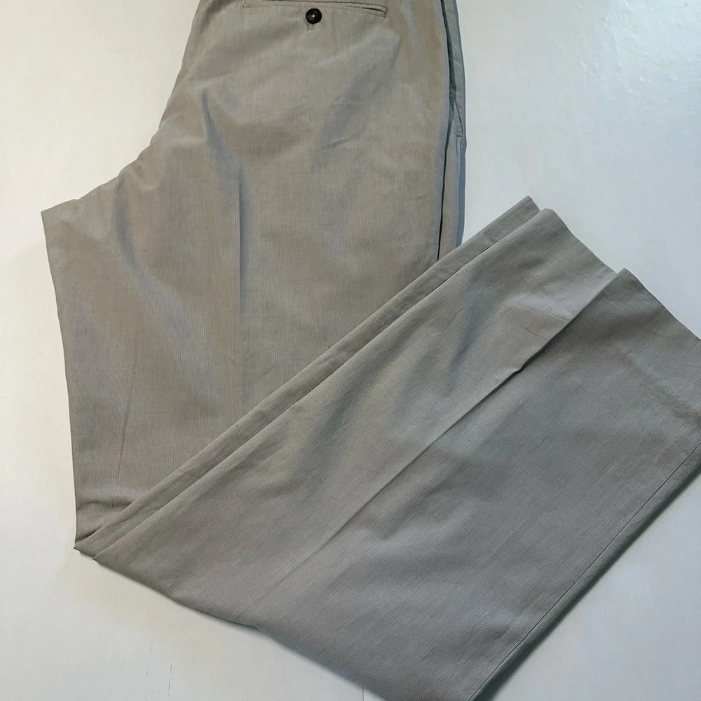 Banana republic men’s 36/32 classic fit pants, light gray, front/back pockets‎
